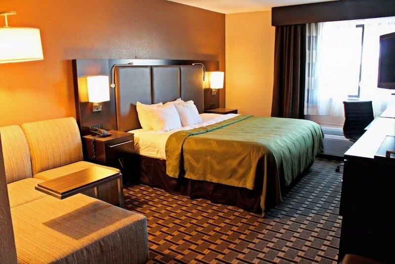 Гостиница Quality Inn & Suites Detroit Metro Airport