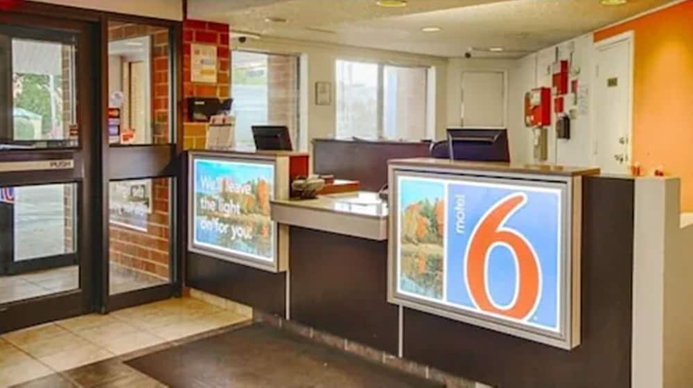 Фото Motel 6 Albany, Ny