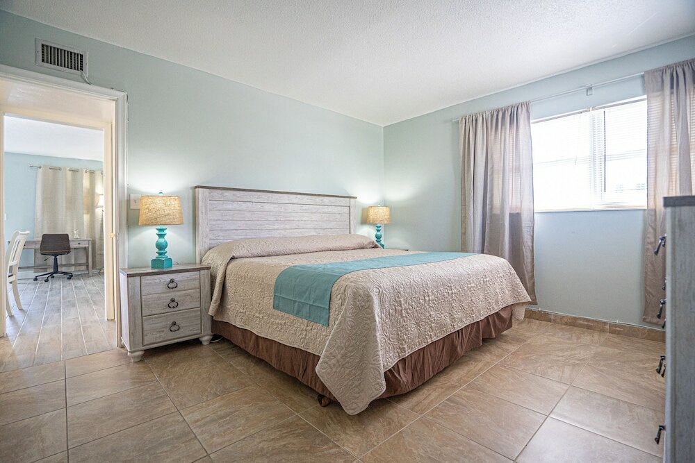 Фото Carriage House Resort Motel