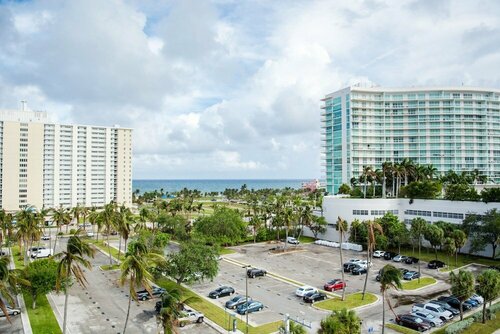 Гостиница Sands Harbor Resort and Marina в Помпано Бич