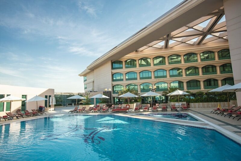 Гостиница Mövenpick Grand Al Bustan Dubai в Дубае