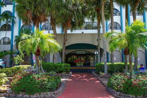 Гостиница Clarion Inn & Suites Miami International Airport