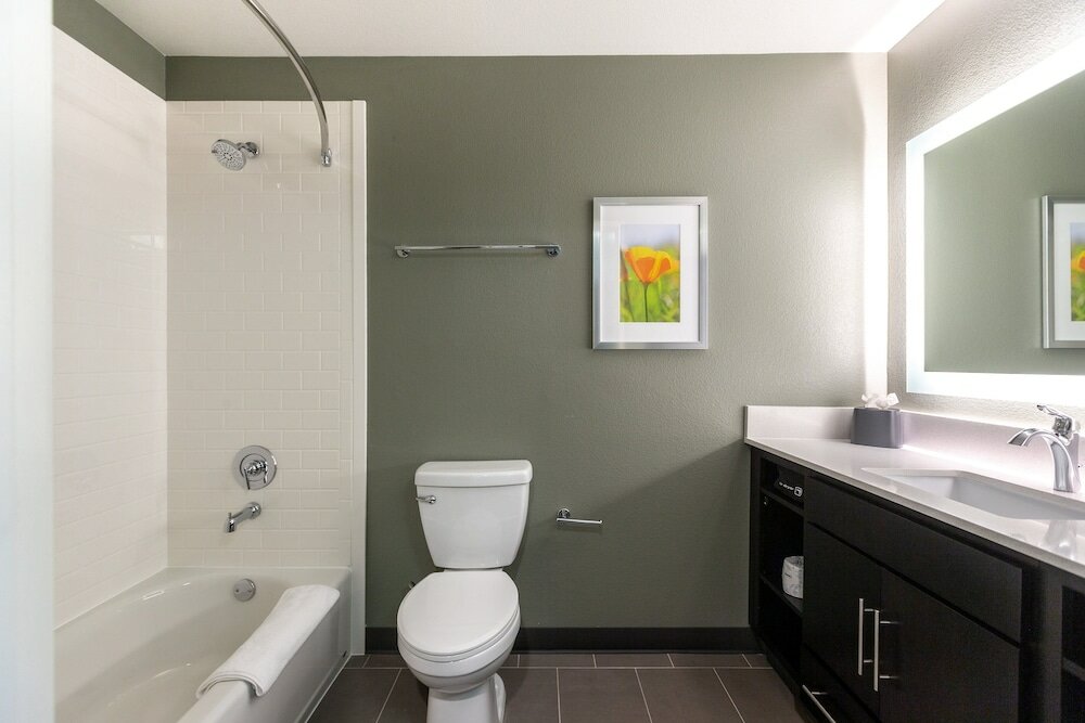 Фото Candlewood Suites Ontario - Convention Center