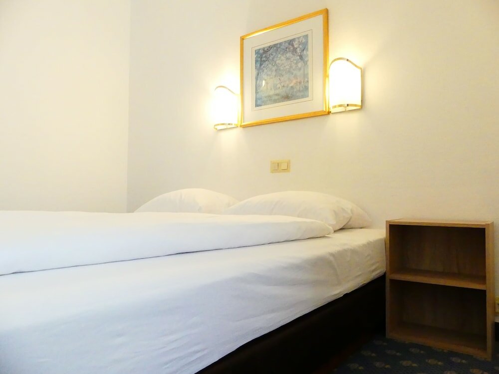 Фото Hotel Königshof The Arthouse