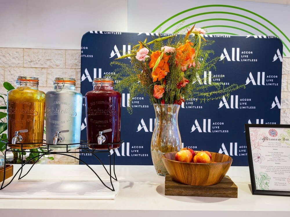 Фото Novotel London West