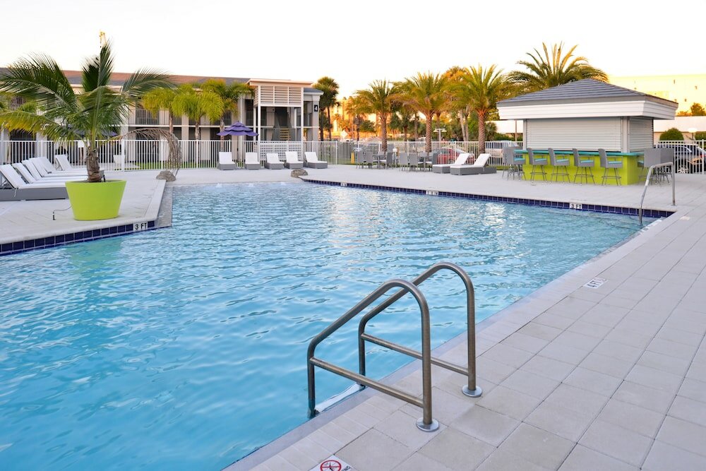 Фото Clarion Inn & Suites Across From Universal Orlando Resort