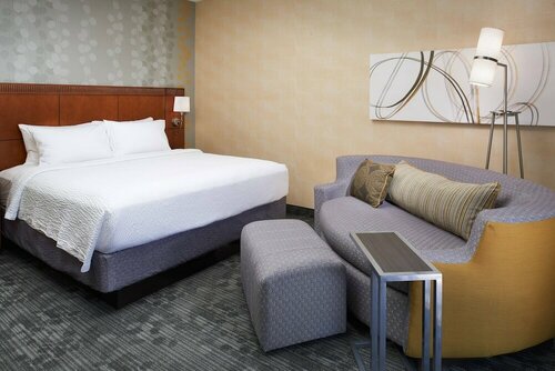 Гостиница Courtyard by Marriott Detroit Dearborn в Дирборне