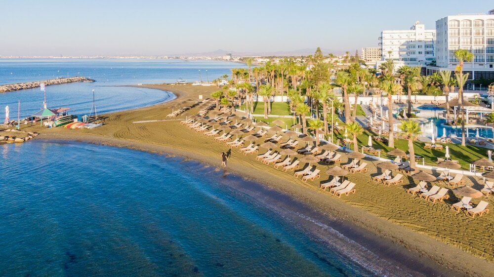 Фото Golden Bay Beach Hotel