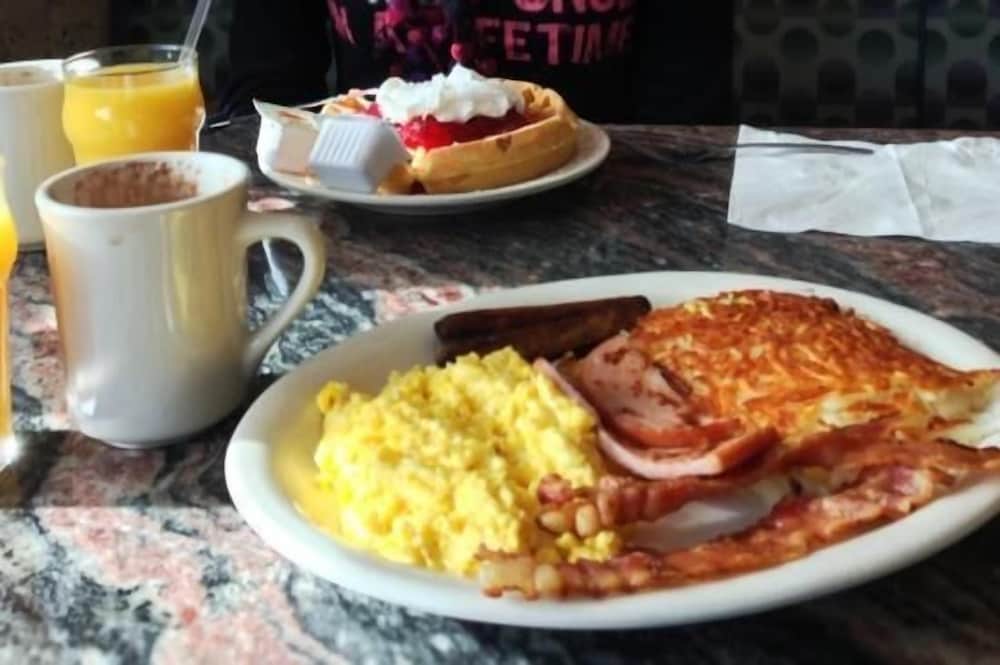 Фото Wyndham Garden Philadelphia Airport