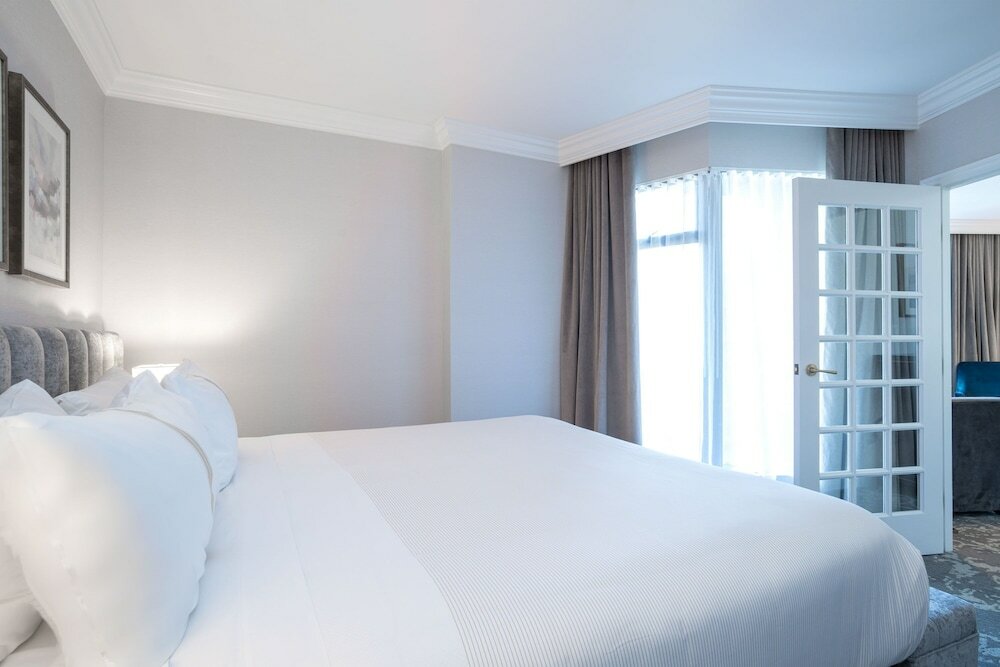 Фото The Sutton Place Hotel Vancouver