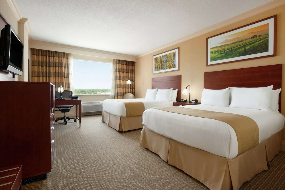 Фото DoubleTree by Hilton Hotel Dallas – Love Field