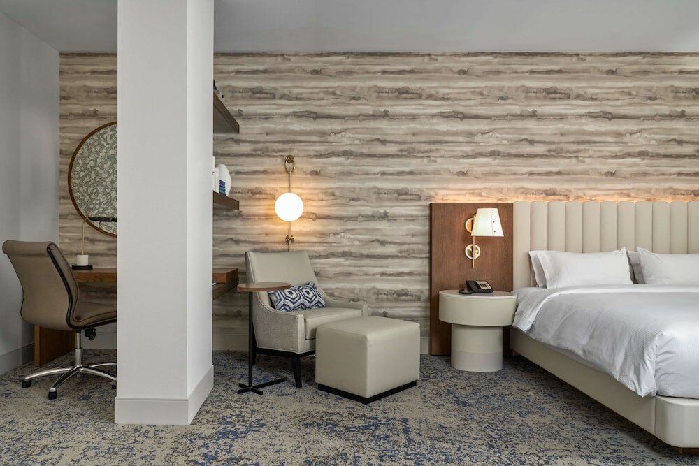 Фото DoubleTree by Hilton Hotel Dallas – Love Field