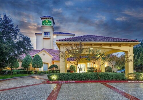 Гостиница La Quinta Inn & Suites by Wyndham Dallas North Central в Далласе