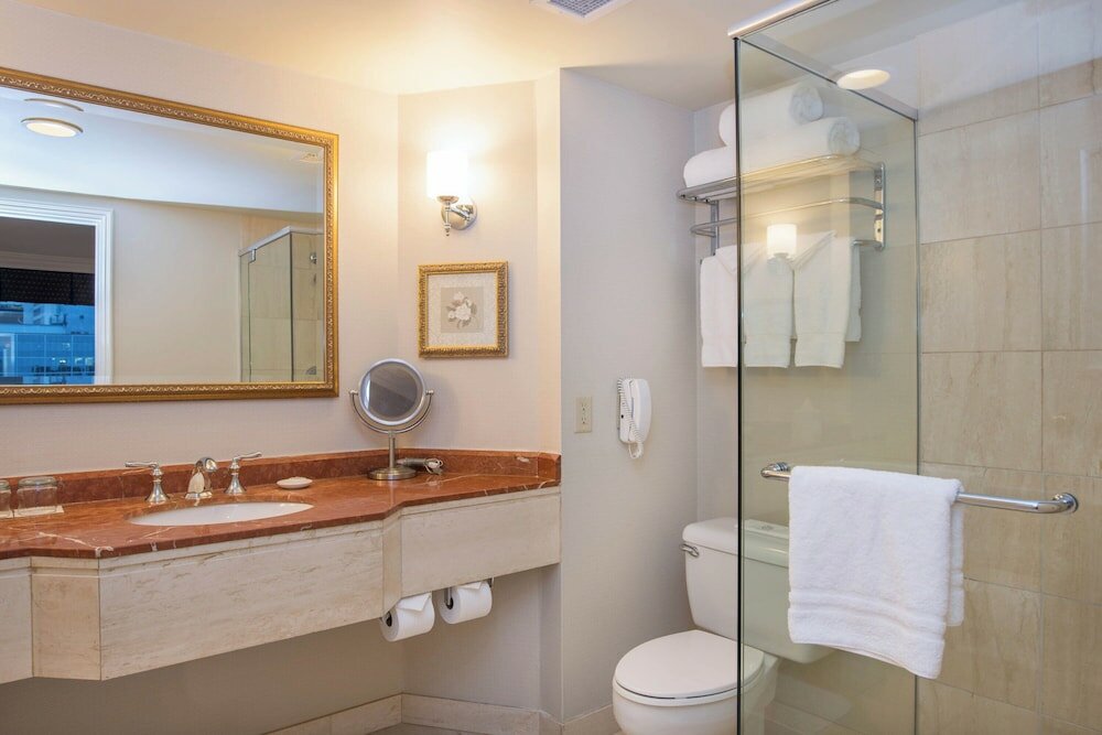 Фото The Sutton Place Hotel Vancouver