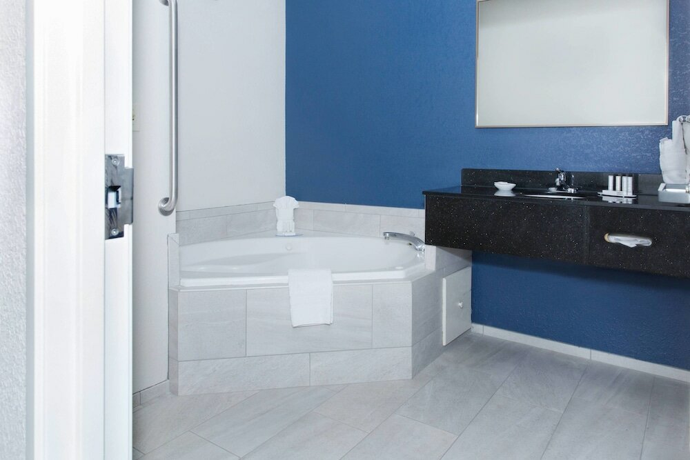 Фото Fairfield Inn by Marriott Hays