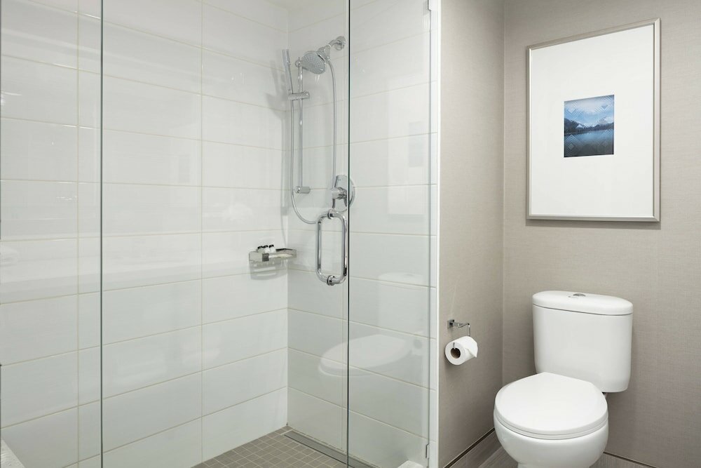 Фото Sheraton Vancouver Guildford Hotel