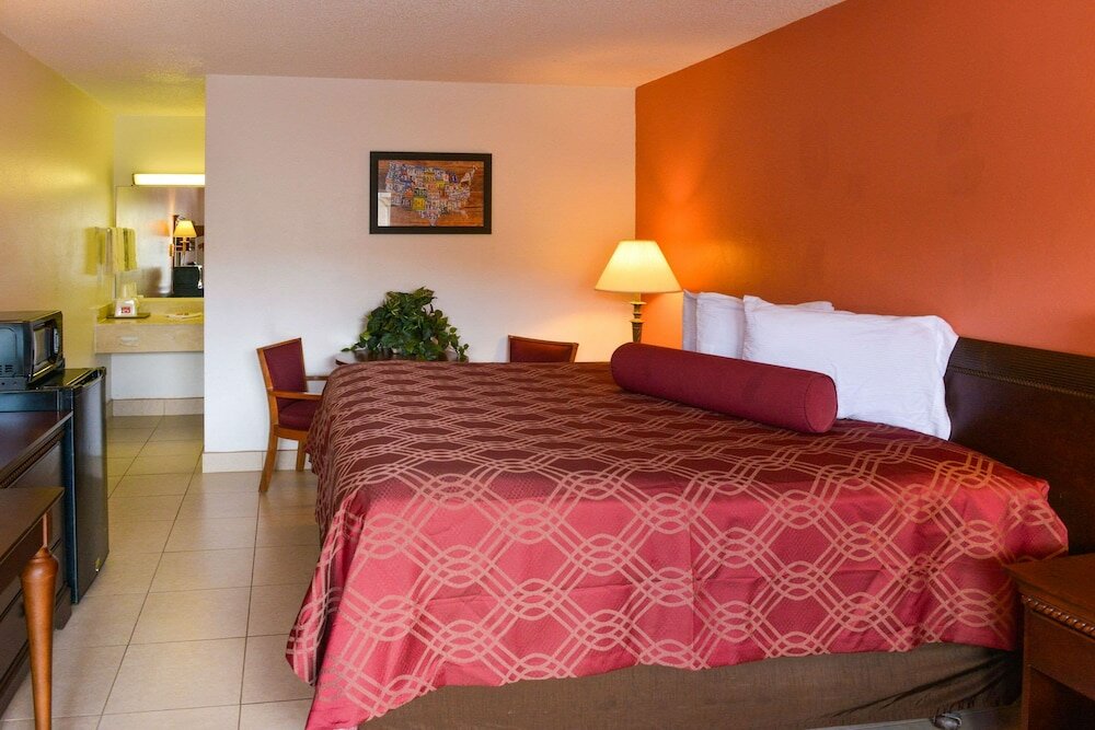 Фото Econo Lodge North