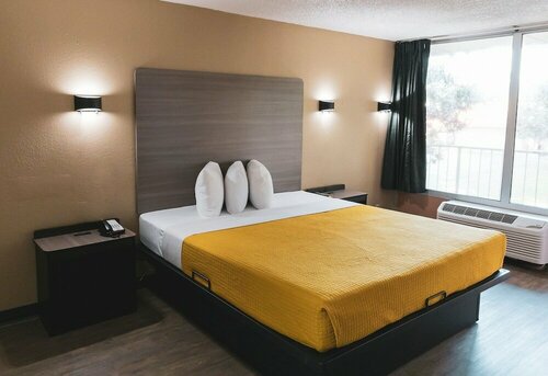 Гостиница Express Inn & Suites в Палестине