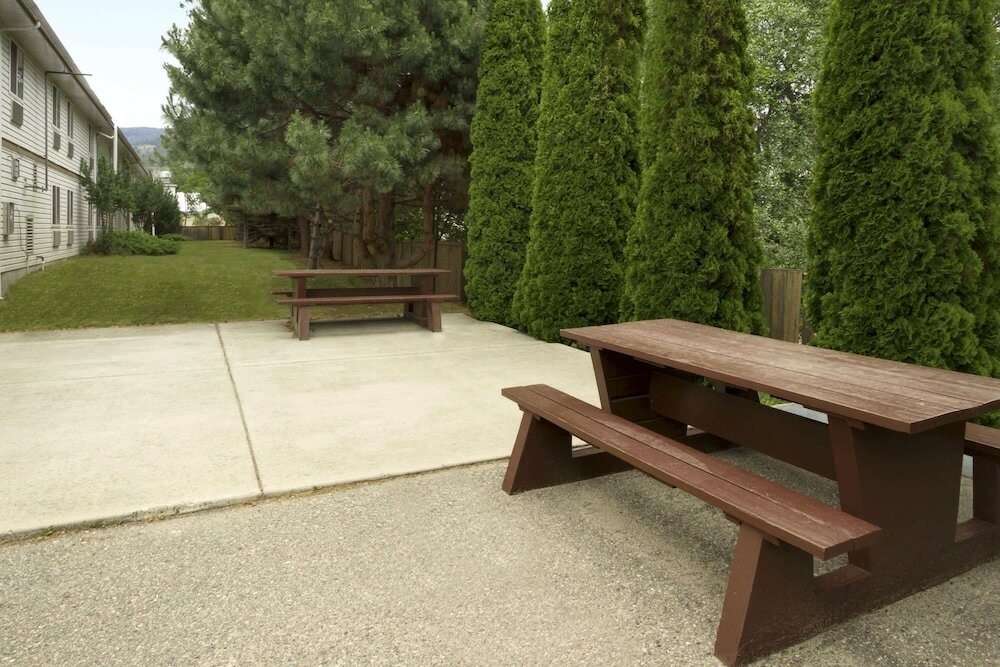 Фото Super 8 by Wyndham West Kelowna BC