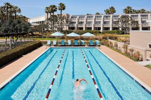 Гостиница Coronado Island Marriott Resort & SPA