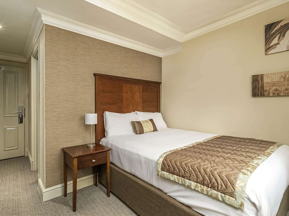 Фото Mercure Salisbury White Hart Hotel