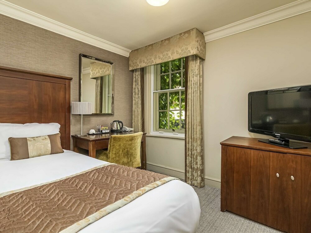 Фото Mercure Salisbury White Hart Hotel