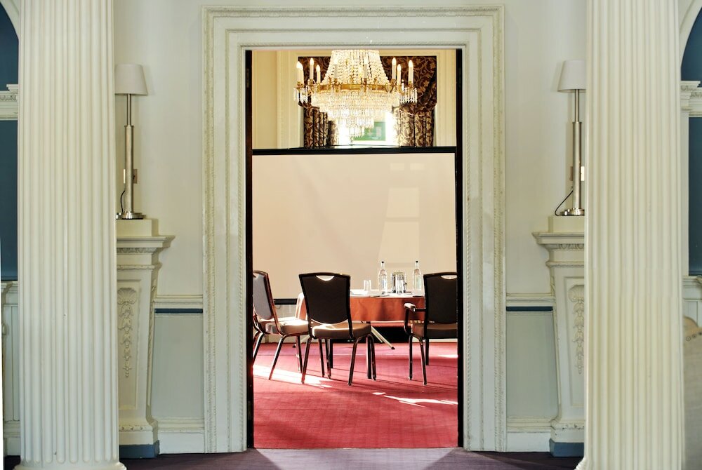 Фото Buxted Park Hotel