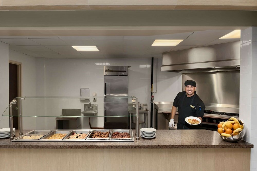 Фото Embassy Suites Hotel Dallas Market Center