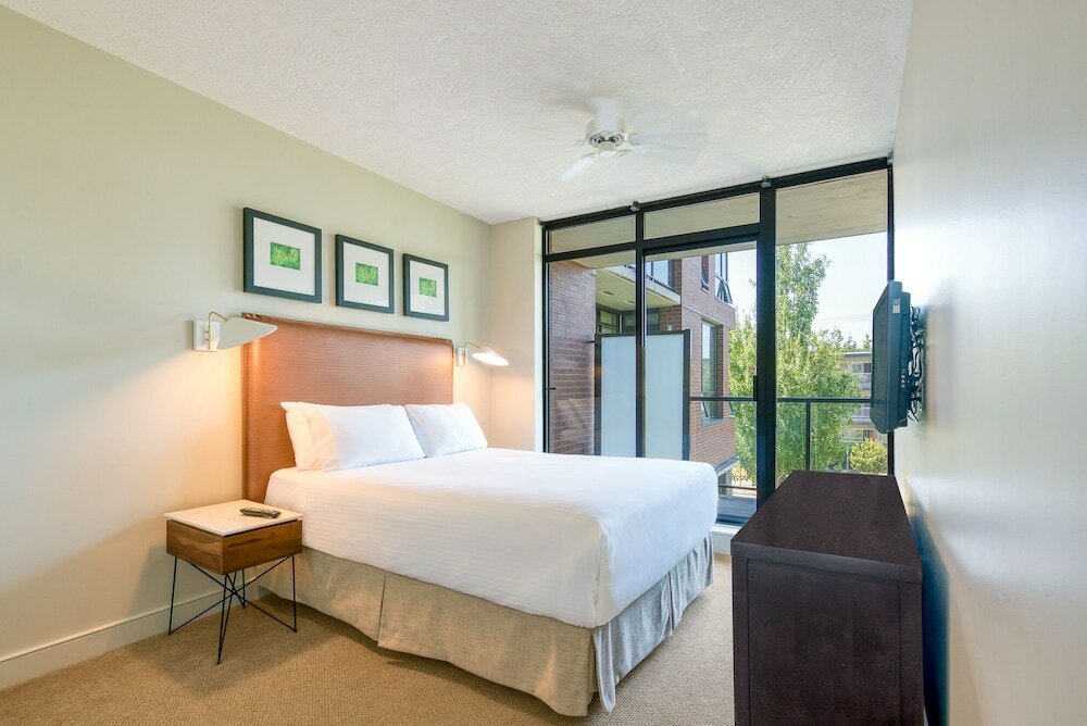 Фото The Oswego Hotel