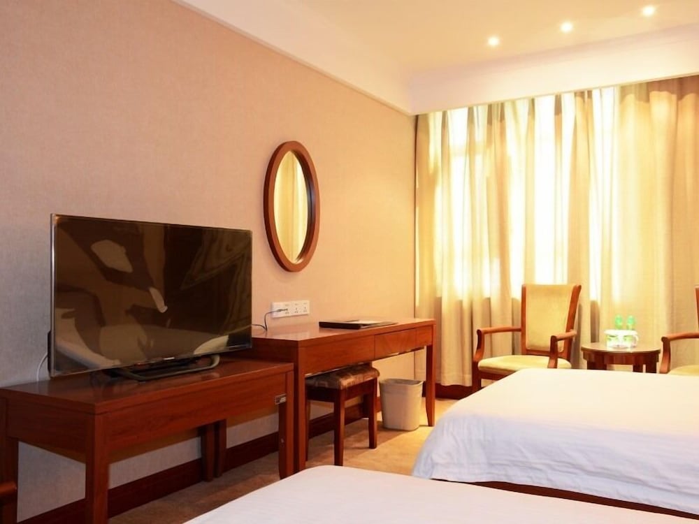 Фото GreenTree Inn Dongguan Houjie Business Hotel