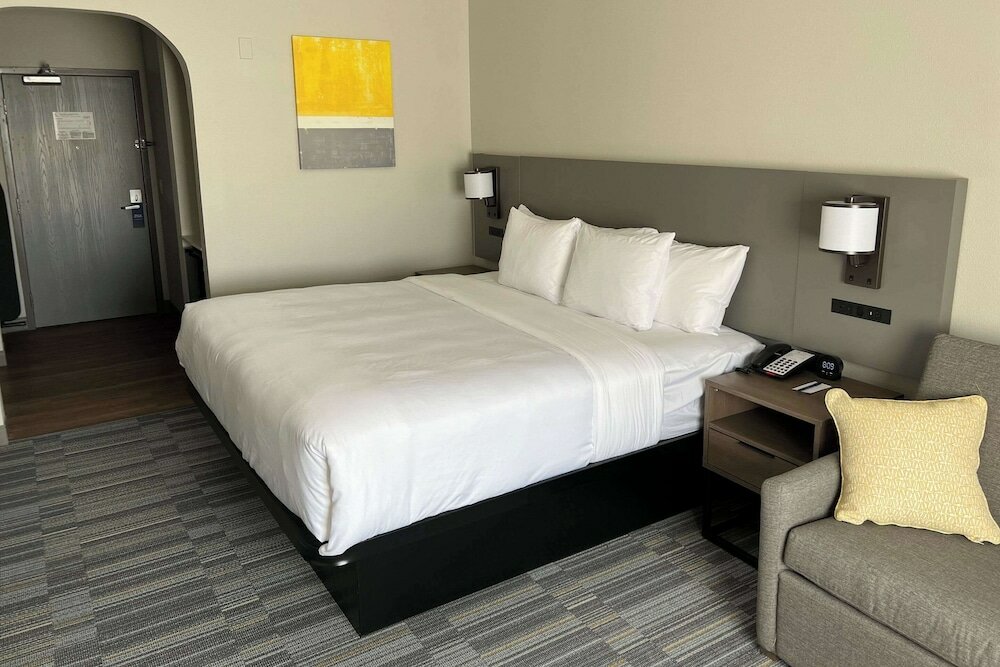 Фото Comfort Inn & Suites