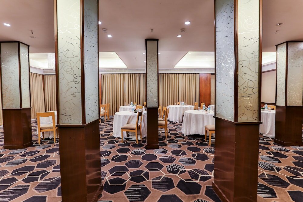 Фото Sun N Sand Hotel Mumbai