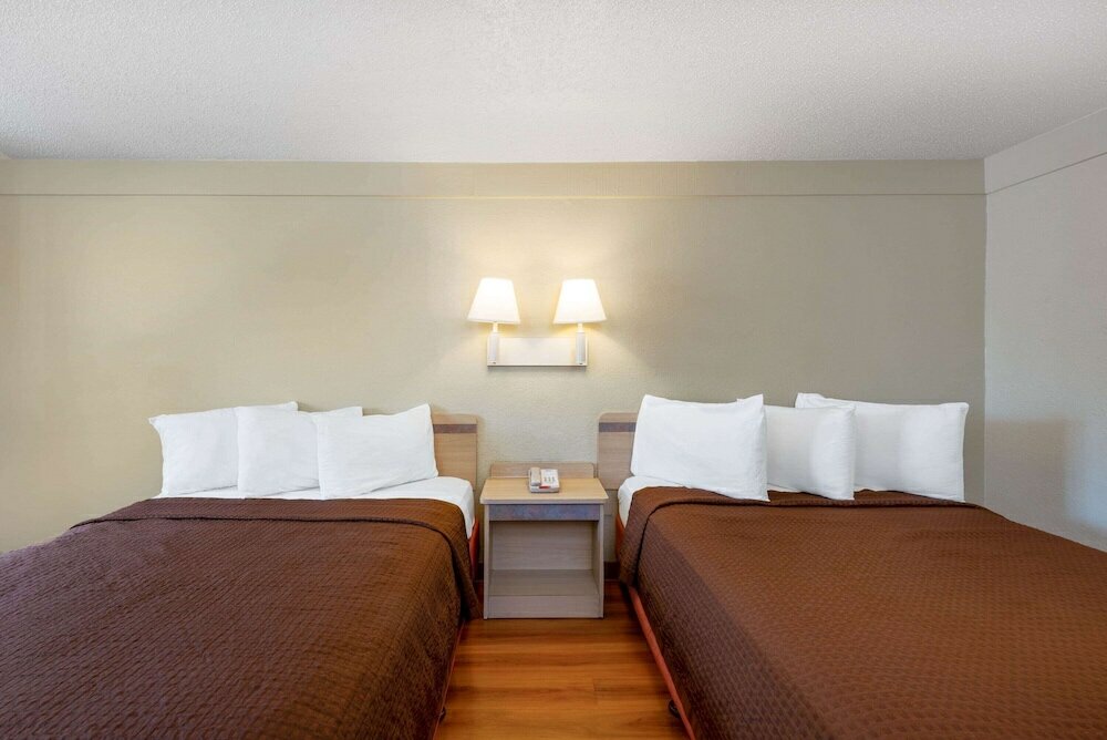 Фото Travelodge by Wyndham Essington Philadelphia Airport