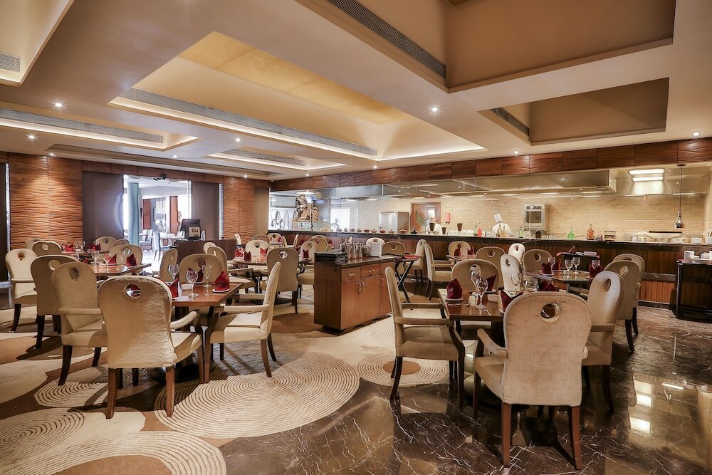 Фото Sun N Sand Hotel Mumbai