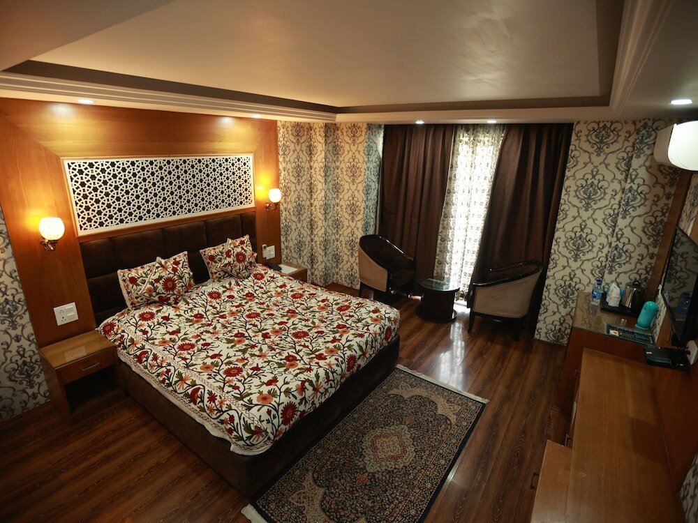 Фото Hotel The Montreal Near by Dal Lake