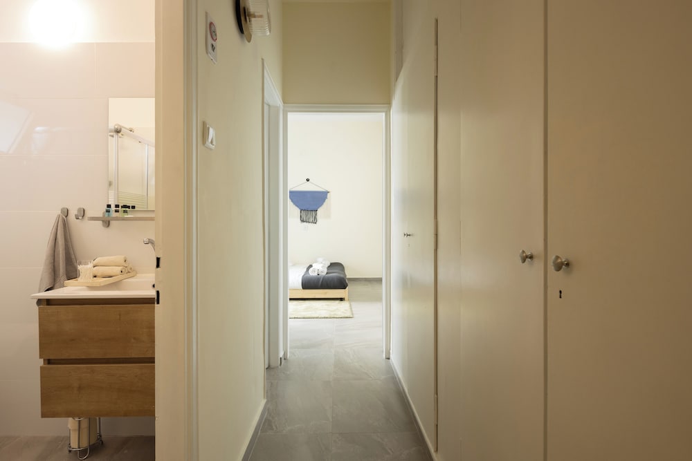 Фото Eclectic Rabin Square Apt by Sea N' Rent