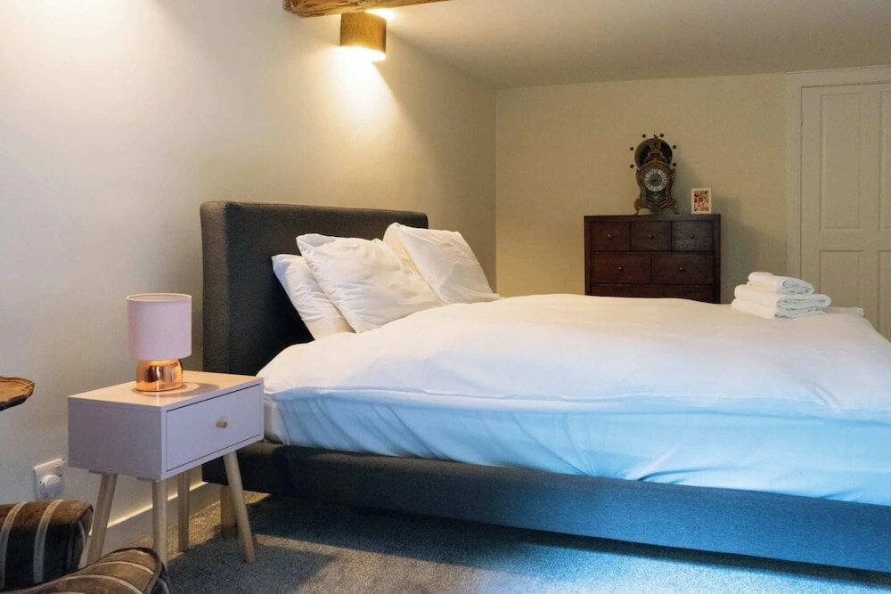 Фото Spacious & Welcoming 2bd Flat - Edinburgh