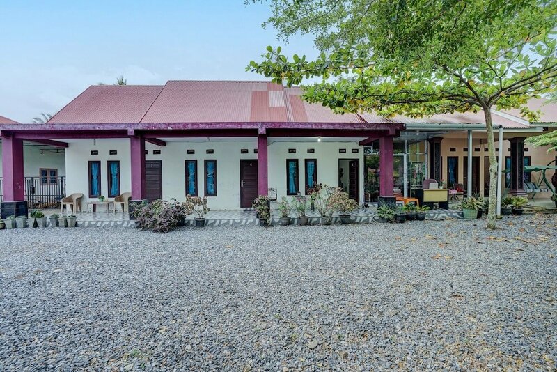Гостиница Oyo 92464 Efniati Homestay Syariah