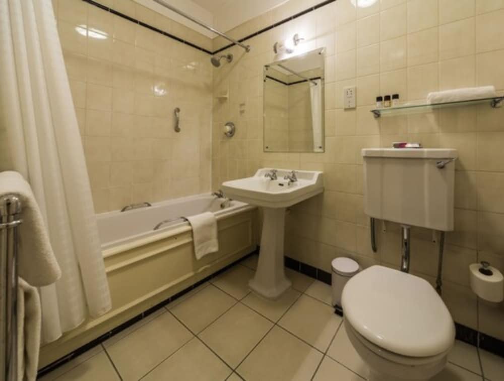 Фото The Old Ship Hotel