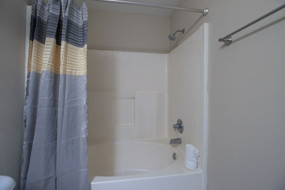 Фото Century Oaks Townhome