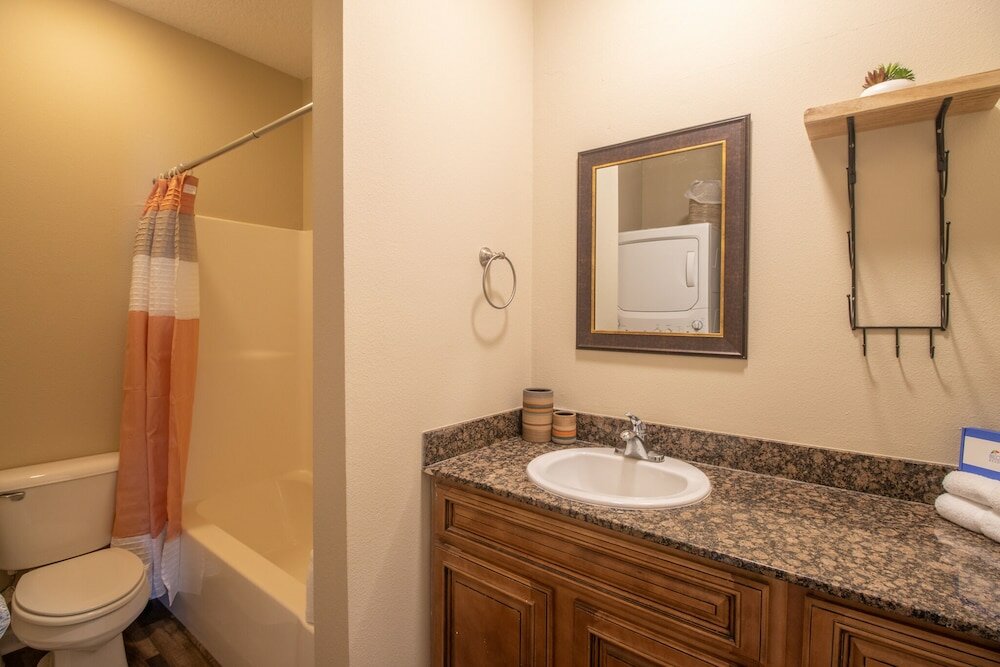 Фото Century Oaks Townhome