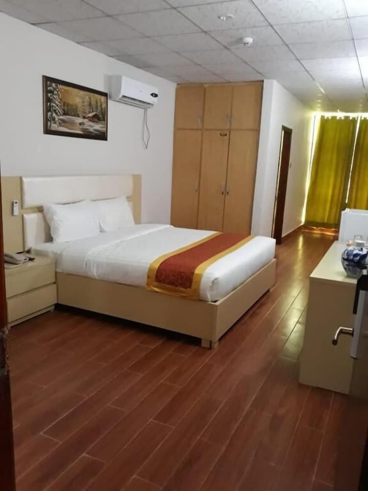 Фото отеля 2