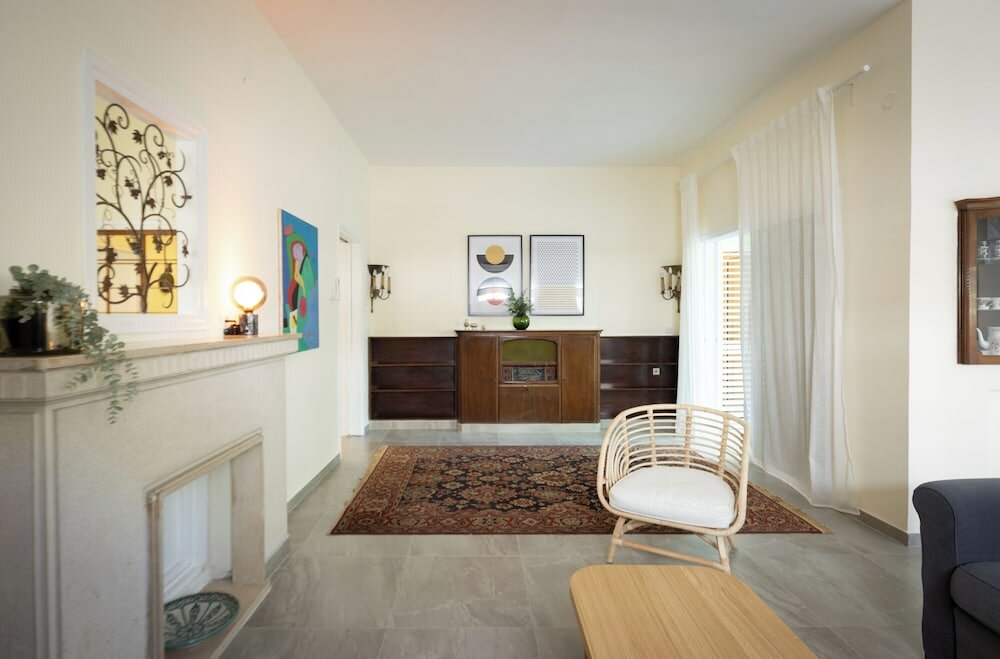 Фото Eclectic Rabin Square Apt by Sea N' Rent