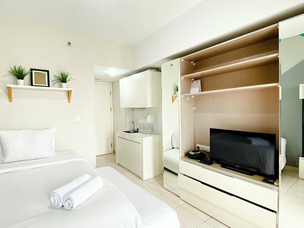 Hotel Minimalist Studio Room at The Springlake Apartment Sumarecon Bekasi, Bekasi, photo