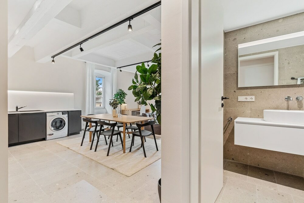 Фото Clausen Hideaway Modern Apartment Id211