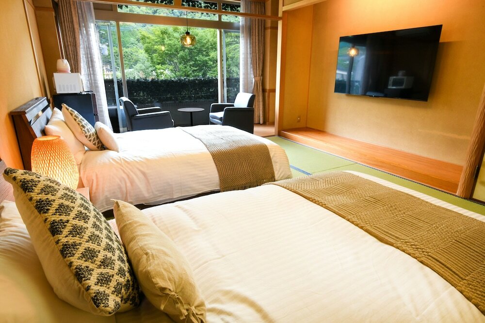 Фото Yufuin Floral Village Hotel