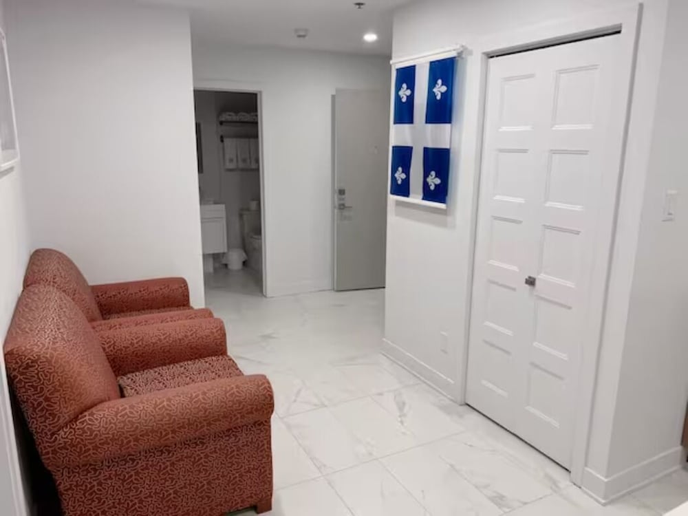 Фото 2001 AV. Beaconsfield