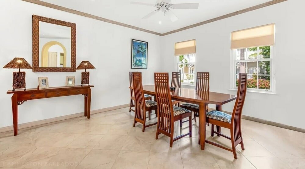 Фото Bright 3 Br Villa with Pool