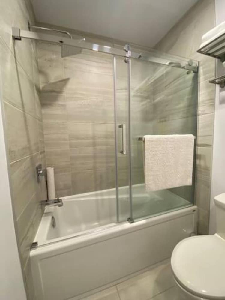 Фото 2001 AV. Beaconsfield