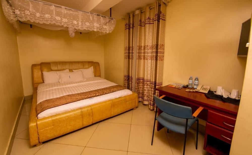 Фото G One Hotel